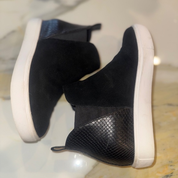 STEVE MADDEN CAYDEN HIDDEN HEEL WEDGE BLACK SUEDE SLIP ON SZ  7.5 M - Picture 3 of 8